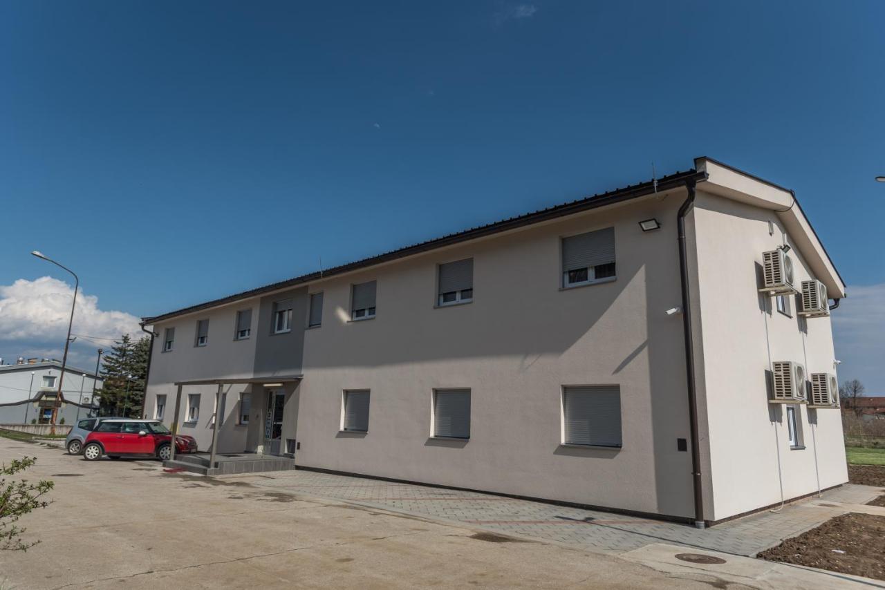Vila Safir Loznica Esterno foto
